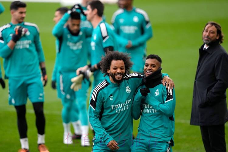 今夏没巡回赛 皇马仍旧在自家训练基地进行备战 今夏没巡回赛 皇马仍旧在自家训练基地进行备战